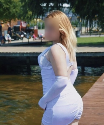 Я обладаю нежными руками и страстными губами, готовыми погрузить тебя в мир наслаждения. Мои услуги включают классический секс, минет, массаж, стриптиз и многое другое. Я умею создать атмосферу раскрепощения и расслабления, чтобы ты мог полностью насладиться нашими встречами. Позволю фантазиям осуществиться. Живу в Москве, где мои уютные апартаменты всегда открыты для тебя. Отзывы клиентов говорят сами за себя - они восхищены моим профессионализмом и красотой. С нетерпением жду нашей встречи! 😏💋🌹 Света
